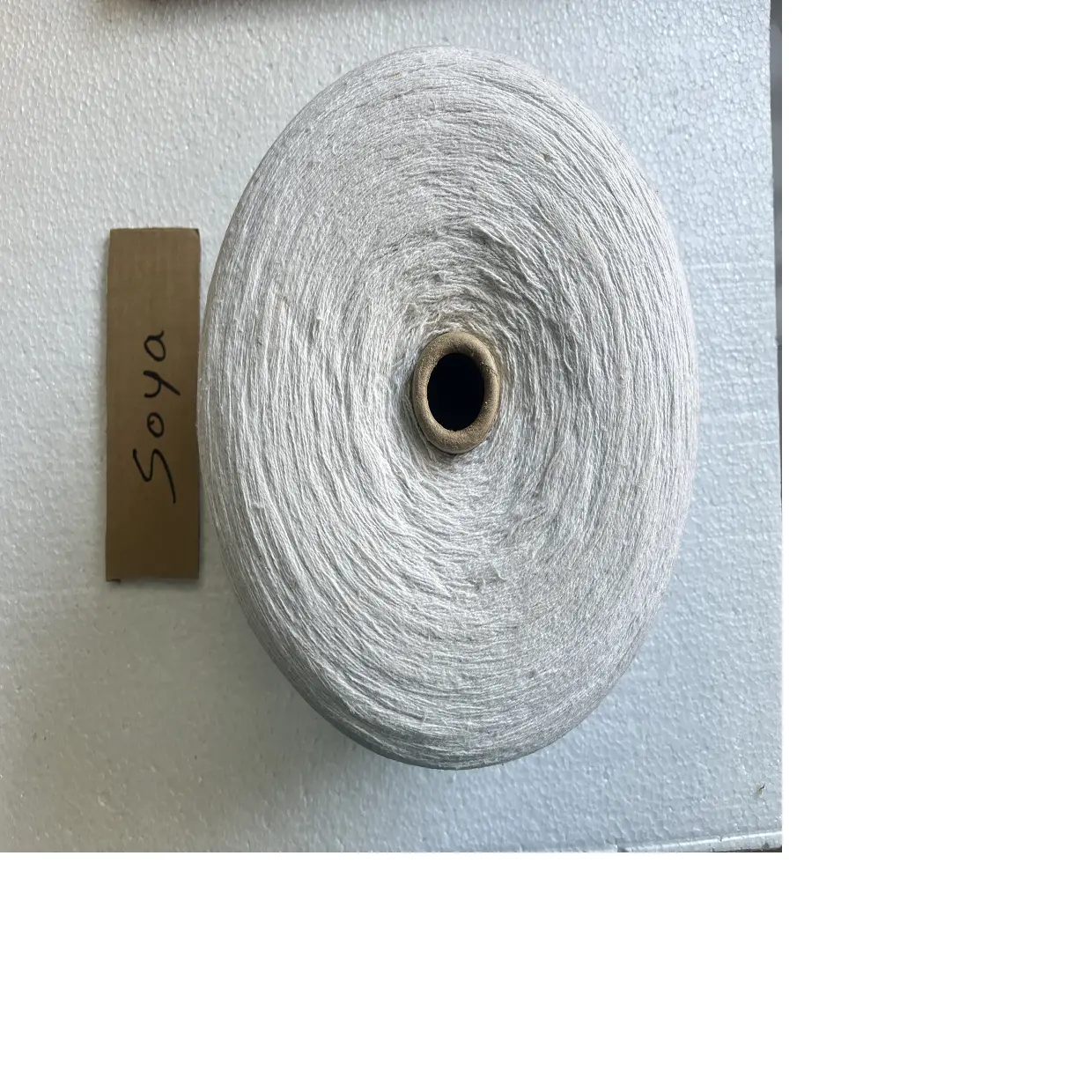 紡績や織りに適した大型コーンで利用可能な大豆繊維から作られたカスタムメイドの染め大豆糸