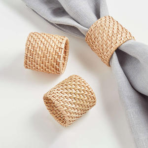 Anneaux de serviette de table fabriqués à partir de rotin naturel porte-anneau de serviettes de la plus haute qualité pour la décoration de fête - Product Image 2