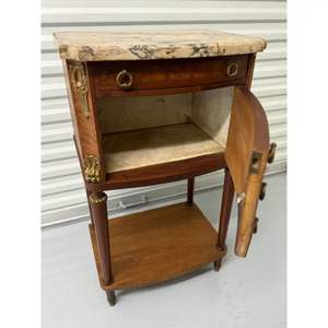 โต๊ะข้างเตียงทำจากไม้มะฮอกกานีสไตล์ฝรั่งเศสสวยงามพร้อมด้านบนหินอ่อนและลิ้นชักสี่ชั้น | ตู้ข้างเตียงทำมือสำหรับห้องนอนสุดหรู - Product Image 5