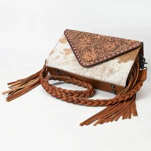 Sac à bandoulière de luxe pour femme en cuir véritable de qualité supérieure, motif floral brodé à la main, pompon, couleur personnalisable, stock disponible pour l'automne - Product Image 4