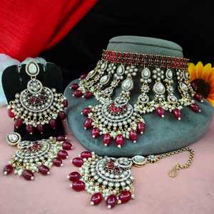 El último conjunto de gargantilla de circón victoriano y perlas colgantes detalladas con fusión Maang Tikka de opulencia vintage y elegancia contemporánea - Product Image 3