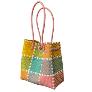 Vente en gros de sacs à main de plage d'été tissés à la main pour femmes en matière plastique recyclée tissée d'Indonésie - Product Image 2