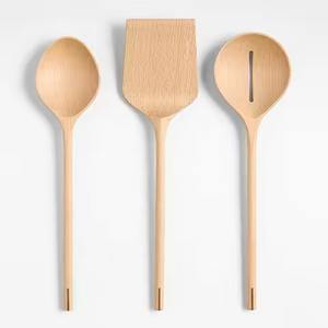 Cuchara de madera para servir, ideal para cocinar en casa y servir alimentos. - Product Image 1
