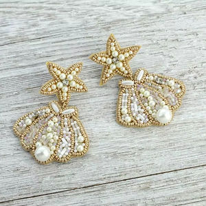 Boucles d'oreilles élégantes pour femmes, fabriquées à partir de perles de verre 100% naturelles, qualité supérieure et design élégant et attrayant pour un usage quotidien - Product Image 1