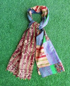 Bufandas de seda indias hechas a mano, estola reversible, silenciador de kantha vintage, bufandas de colores de retazos surtidos, bufanda de seda, estola de kantha - Product Image 1