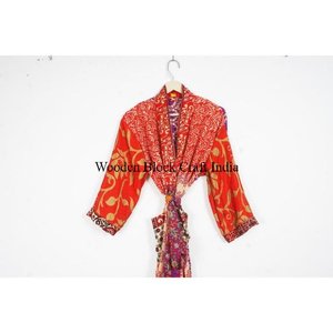 Robe de chambre longue en soie à imprimé floral indien, vêtement de nuit, robe de plage vintage en soie, cadeau pour femmes - Product Image 2