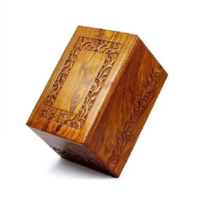 Urnes de crémation pour animaux de compagnie, taille et design personnalisés, conception en bois avec finition faite à la main, urnes commémoratives - Product Image 5