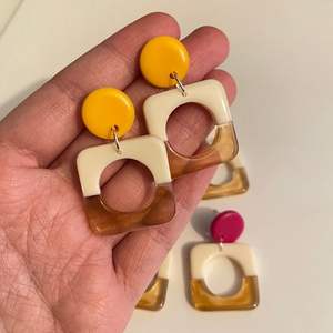 Pendientes de Resina Hechos a Mano, Pendientes de Resina, Pendientes Colgantes de Resina, Artesanía de la India - Product Image 1