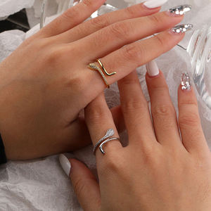 Anillo ajustable de plata de ley 925 con circonita cúbica y esmeralda, diseño de serpiente envolvente, para compromiso o fiesta, para mujer - Product Image 2