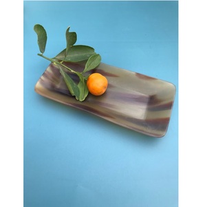 Bandeja de cuerno hecha a mano de calidad superior Plato de servicio decorativo natural y pulido para bocadillos o exhibición de tocador en venta - Product Image 1