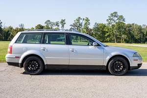 Volkswagen Passat W8 Wagon 2003 Usado, Sin Reserva, Transmisión Manual de 6 Velocidades - Motor W8 de 4.0 Litros, Tracción en las Cuatro Ruedas, Mayormente sin Modificaciones - Product Image 2