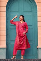 Ensemble Kurta pour femme en Georgette brodée de créateur avec Dupatta rose – En stock, délai de livraison d'échantillon de 7 jours, fabriqué en Inde