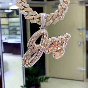 Colgante Baguette de aleación chapado en oro de 18 quilates personalizado con cualquier letra collar de diamantes estilo hip hop helado - Product Image 2