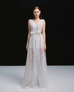 Robe de gala de princesse, robe maxi en tulle blanc transparent, ornements scintillants, délicat nœud à la taille, fabriqué au Vietnam - Product Image 4
