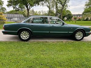 รถ Jaguar XJ8 ปี 1999 สภาพดีเยี่ยม ราคาสุดคุ้ม พร้อมส่ง - Product Image 3