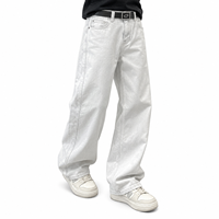Jeans en denim délavé coupe droite effet marbré, coupe ample, style streetwear unisexe, collection automne-hiver, marque Startup