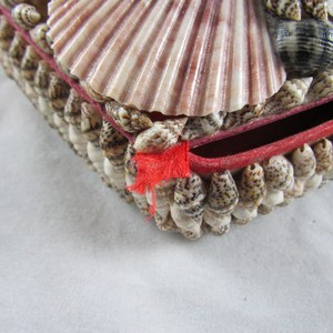 Caja de joyería de viaje con forma de corazón, conchas marinas de terciopelo en el interior - Product Image 4