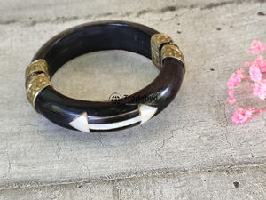 Brazaletes de madera artísticos hechos a mano para mujeres con estilo, joyería a granel por Tradebyd - Product Image 3