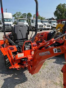 Chargeuse-pelleteuse multifonctionnelle Kubota BX23S, mini tracteur agricole |   Tracteur compact Kubota BX23S 4x4 avec chargeur - Product Image 6