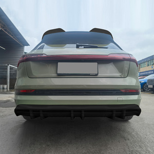 Runde vente exclusive Kit de carrosserie pour <span class=keywords><strong>Audi</strong></span> <span class=keywords><strong>Etron</strong></span> mise à niveau HY Kit de carrosserie lèvre avant diffuseur arrière ailes supérieures jupes latérales ABS noir brillant - Product Image 4