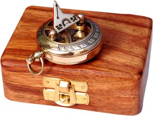 Brújula Clásica Vintage de Cobre con Llavero y Caja de Madera |   Rectangular, Ligero y Ecológico para Aventuras al Aire Libre, Regalo para Él - Product Image 3