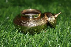 Caja Kumkum Dani de latón de diseño real para festivales tradicionales indios y regalos de boda y caja Sindoor Dani de artesanía hecha a mano - Product Image 4