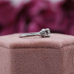 Anillo de compromiso de plata de ley para mujer, piedra de racimo cultivada en laboratorio, corte redondo, ajuste de Punta certificado IGI - Product Image 3