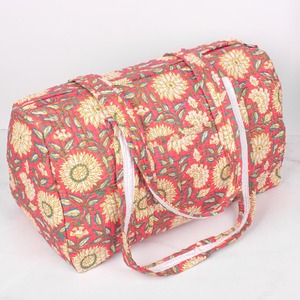 Bolsa de Viaje Acolchada de Lujo Hecha a Mano con Estampado en Bloque, Bolsa de Viaje de Fin de Semana de Algodón Ecológico, Gran Capacidad, Cierre de Alta Calidad - Product Image 4