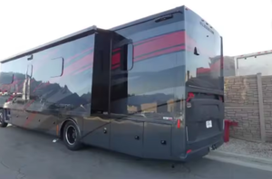 รถพ่วงเดินทาง Tiffin Class A & C ปี 2023 2022 2020 ราคาประหยัด หรูหรา พร้อมคุณสมบัติทันสมัย รับน้ำหนักได้ 30000 ปอนด์ ความยาว 25 ฟุต - Product Image 2