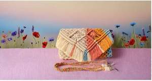 Sac à main en macramé à motif carré multicolore fabriqué à la main avec sangle tressée corail moutarde et cordon en coton bleu - Product Image 4