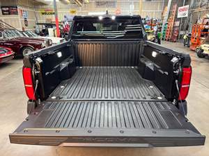 PRÊT À EXPÉDIER - VÉHICULE D'OCCASION CONDUITE À GAUCHE / CONDUITE À DROITE 2025 TOYOTA TACOMA TRD SPORT DOUBLE CABINE 4X4 - Product Image 5