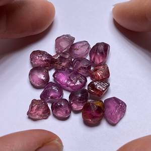 Piedra Preciosa Suelta de Granate Rojo Natural Ojo de Gato, Forma de Corazón, 8mm, Pulida, Mineral de Alta Calidad - Product Image 1