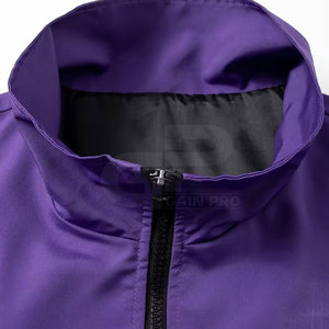 Survêtement rétro pour homme, conçu pour le confort et le style, avec des matériaux doux et un tissu respirant pour l'été et le quotidien. - Product Image 6