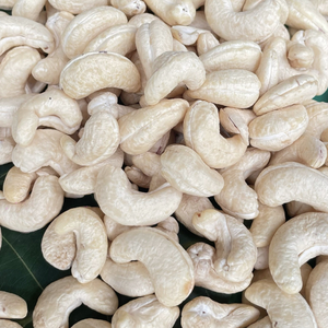 Manufacturing Cashew Nuts Raw Cashew Nut Cashew Nuts W320 Wholesale Exported To Asia, EU, Middle East - Product Image 1