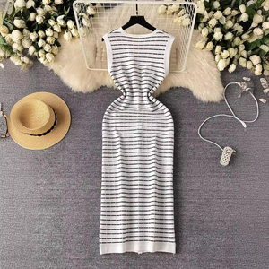 ชุดเดรสคอวีแขนกุดลายทางคอวีสำหรับผู้หญิงชุดเดรสยาวถักลำลองมีกระดุม - Product Image 3