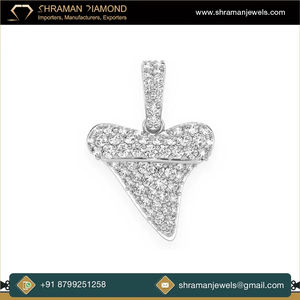 Collier pendentif élégant et tendance en or massif 14 carats avec breloques glacées, personnalisé, mignon, en forme de dent de requin, avec moissanite et diamants étincelants, bijoux fins, cadeaux - Product Image 3