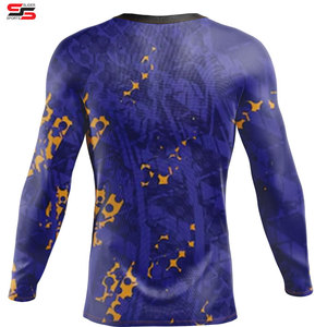 Rash guard à manches longues unisexe - Product Image 2