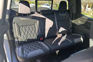 LISTO PARA ENVIAR: CHE-VRO-LET SIL-VERA-DO 1500 CREW CAB RST BLACK WIDOW 4X4 2024 - Product Image 5