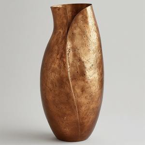 Elegante jarrón de aluminio con superficie lisa y forma larga, ideal para apartamentos con estilo y tema de decoración de hospitalidad Premium - Product Image 4