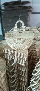 Sac en bambou fait main pour les détaillants-Sac à main de style estival avec texture en bambou pour le marché d'exportation et un look décontracté - Product Image 2