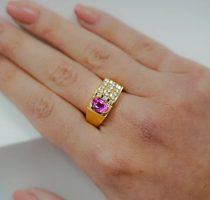 Anillo de zafiro Rosa natural con corte ovalado en medio bisel y conjunto de canales Diamante en oro amarillo de 18K Anillo de zafiro con forma cuadrada - Product Image 3