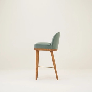 Tabouret de bar Hayon en bois de teck massif avec revêtement en tissu haut de gamme pour une utilisation en intérieur. - Product Image 3