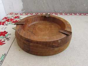 Cendrier en bois massif fait à la main |   Cendrier en bois naturel pour cigarettes et cigares, écologique, réutilisable, cendrier de table pour la maison - Product Image 4