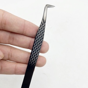 Pince à épiler professionnelle à 90 degrés en acier inoxydable solide avec logo personnalisé et poignée en diamant noir au plasma Vente en gros - Product Image 6