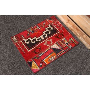 พรมวินเทจขนาดเล็ก 2x2.5 ฟุต พรมขนสัตว์ลายเรขาคณิตสีแดงแบบต่อผ้าสไตล์ตุรกี - Product Image 3