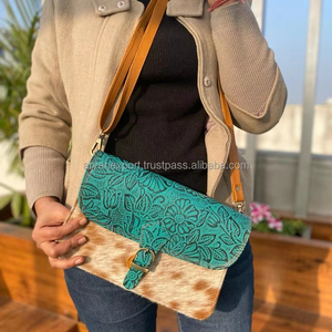 New Arrival Wholesale Embossed Cowhide Leather Crossbody <b>Bag</b> for Women High Quality Floral Design Genuine Leather Shoulder <b>Bags</b> - Product Image 3