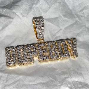 Colgante de Nombre Hip Hop de Plata de Ley con Moissanita de 20 Quilates, Micro Pavé, Chapado en Oro de 10K/18K, Joyería de Lujo Brillante - Product Image 1