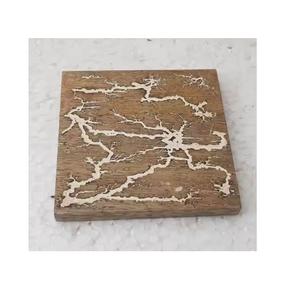 Dessous de verre en bois modernes et élégants avec des détails sculptés et une qualité fonctionnelle pour les cadeaux de pendaison de crémaillère ou un usage personnel - Product Image 4