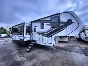 Grand Design Momentum 395M-S d'occasion 2023 - Product Image 4