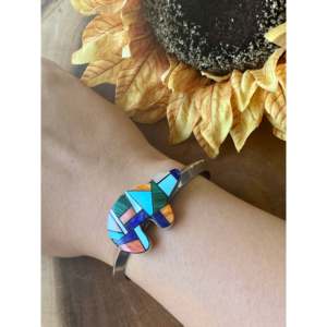 Bracelet manchette ours Navajo fait main avec incrustation multi-pierres et argent sterling, style tendance - Product Image 2